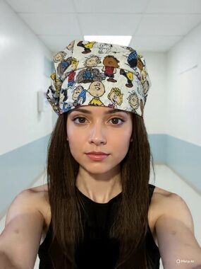 Cartoon Character Print Scrub Cap in Cream and Multicolor